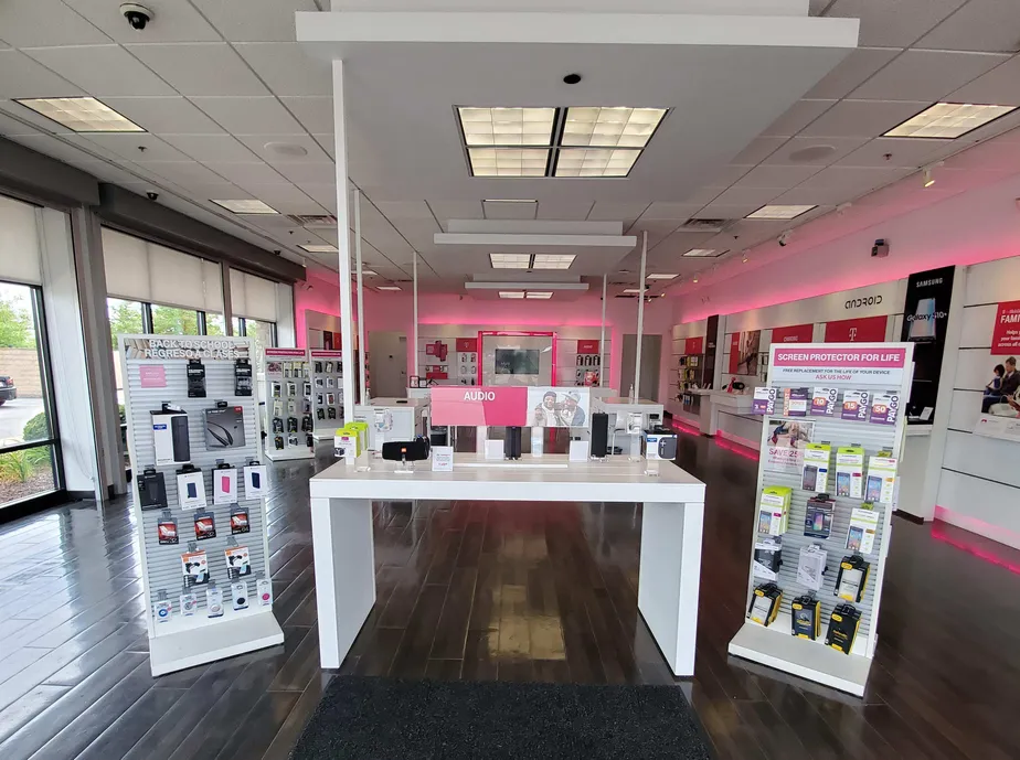 Foto del interior de la tienda T-Mobile en Sr 26 & Creasy, Lafayette, IN