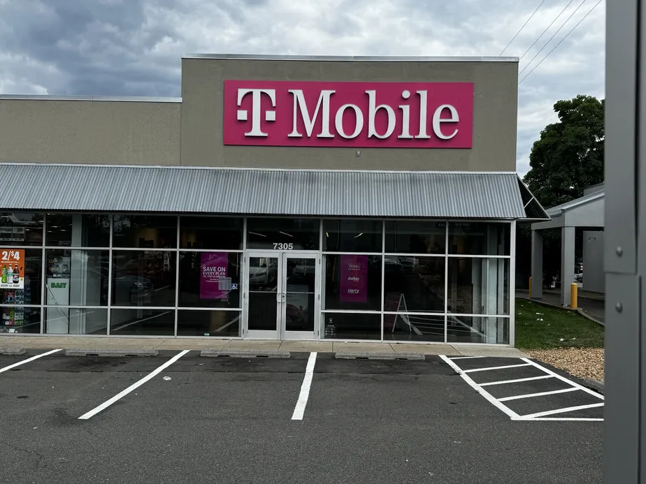  Exterior photo of T-Mobile Store at Sudley Rd & Streamwalk Ln, Manassas, VA 