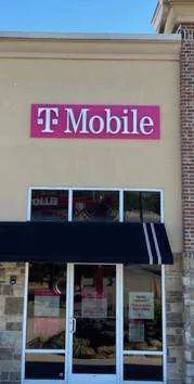 Exterior photo of T-Mobile store at N Broadway St & Gibbs Dr, Knoxville, TN