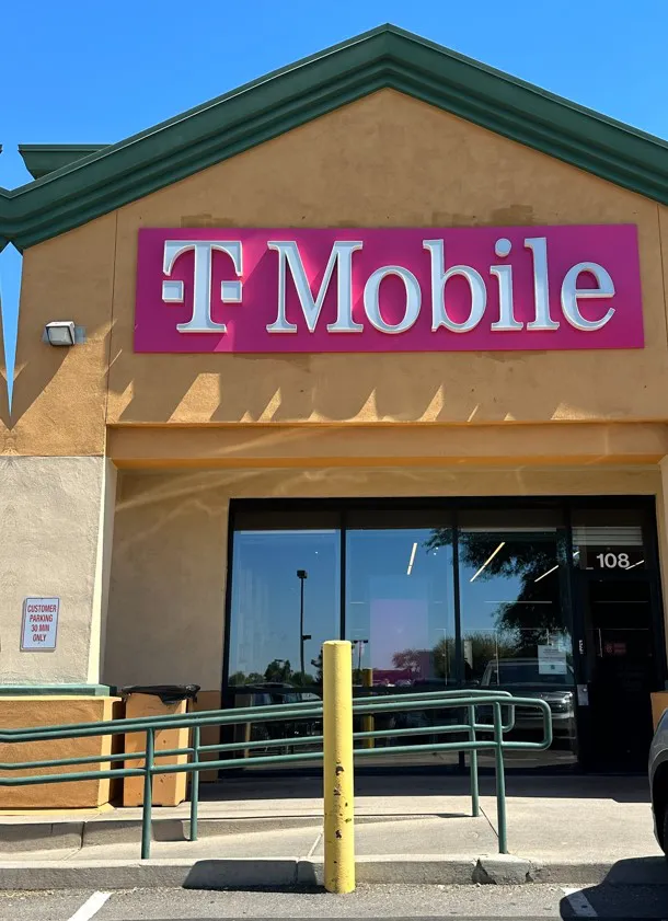  Exterior photo of T-Mobile Store at 75th & Thomas, Phoenix, AZ 