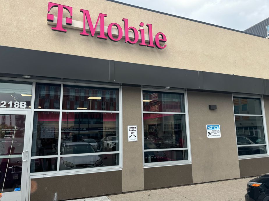 Exterior photo of T-Mobile Store at Hi-Lake, Minneapolis, MN