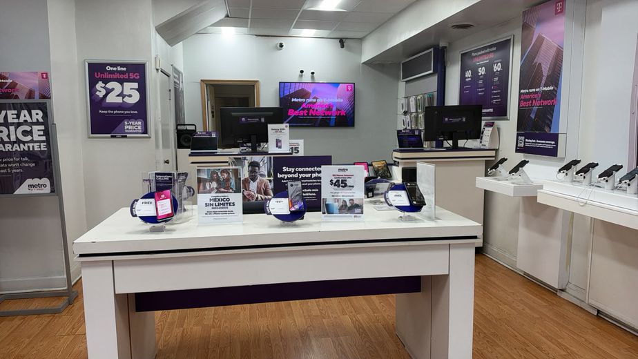 Metro by T-Mobile 4425 N Broadway St - 4425 N Broadway St 