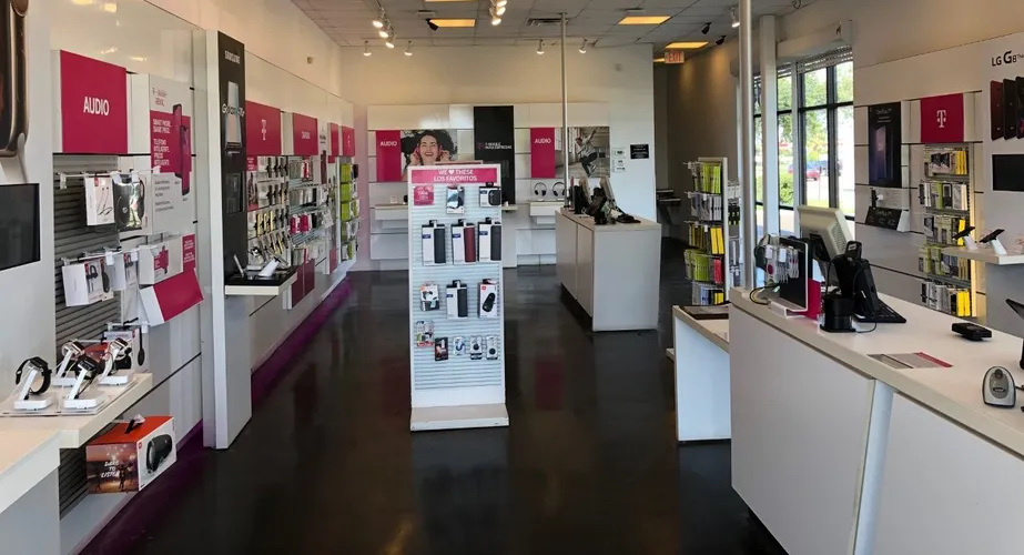  Interior photo of T-Mobile Store at Plaza Viejo, Brownsville, TX 