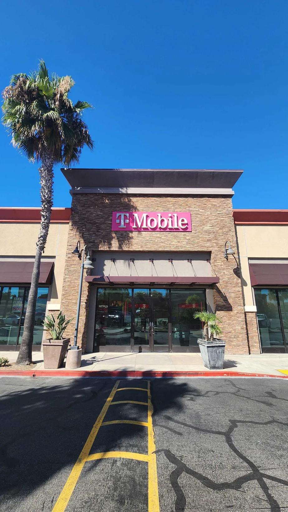  Exterior photo of T-Mobile Store at Beach & Dallas, Buena Park, CA 