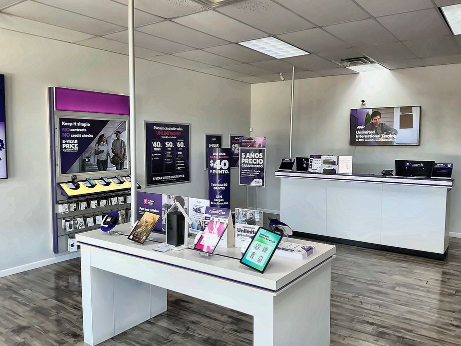 Metro by T-Mobile 460 N Alma School Rd - 460 N Alma School Rd 