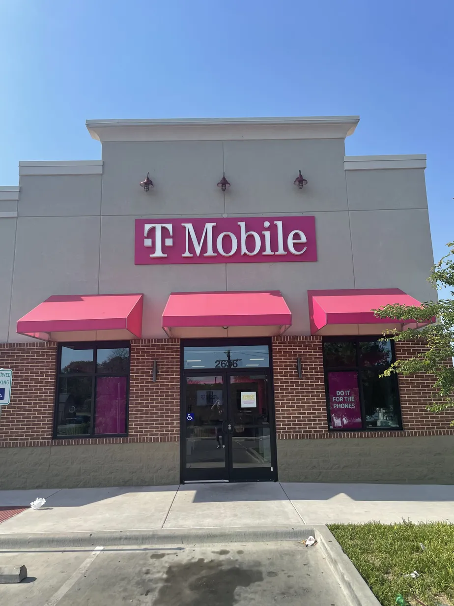 Exterior photo of T-Mobile Store at E Berry St & S Wesleyan Dr, Fort Worth, TX