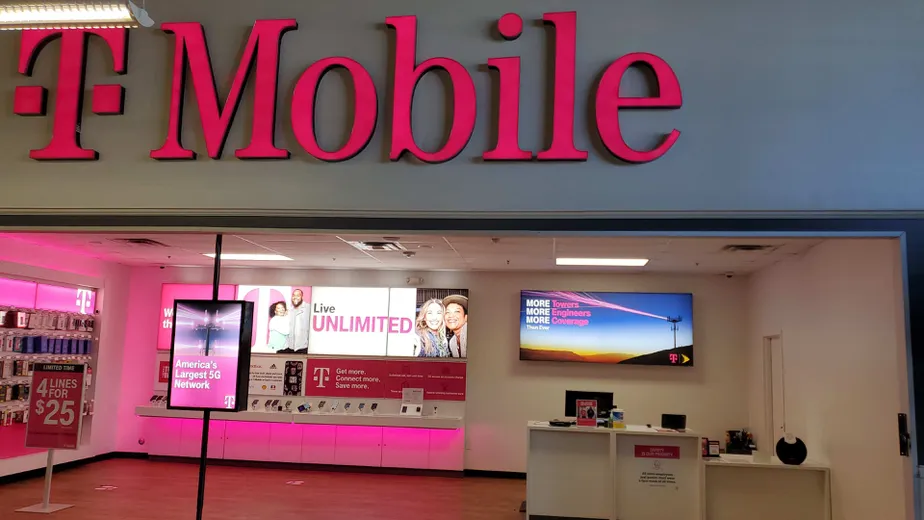 Exterior photo of T-Mobile store at Us Hwy 281 & San Pedro Ave, San Antonio, TX
