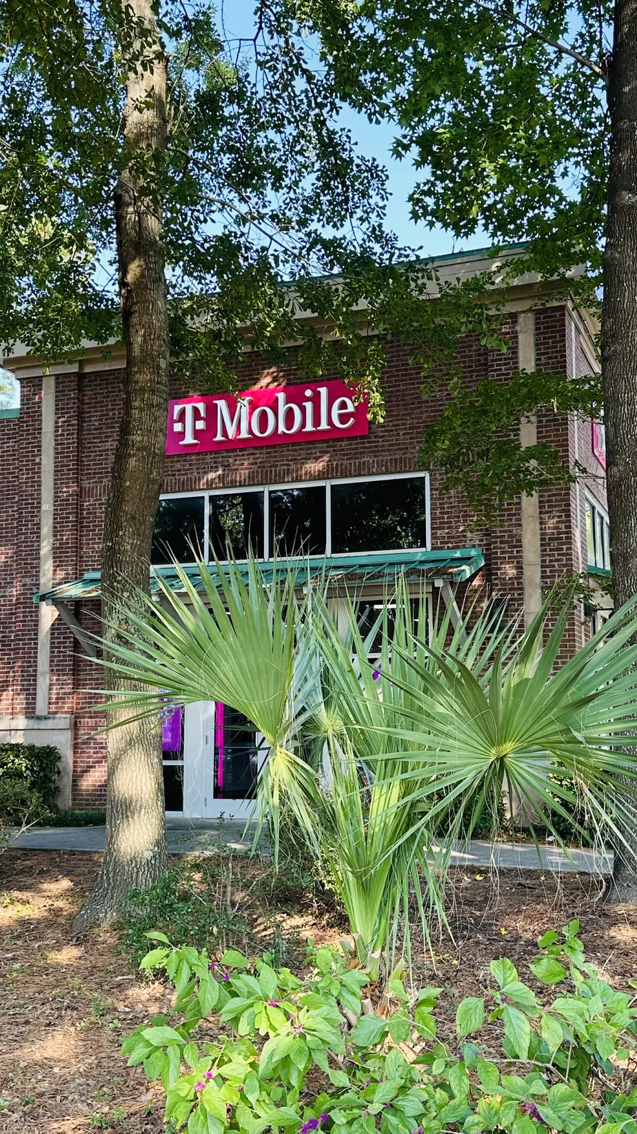 Exterior photo of T-Mobile Store at Brickyard, Mt. Pleasant, SC