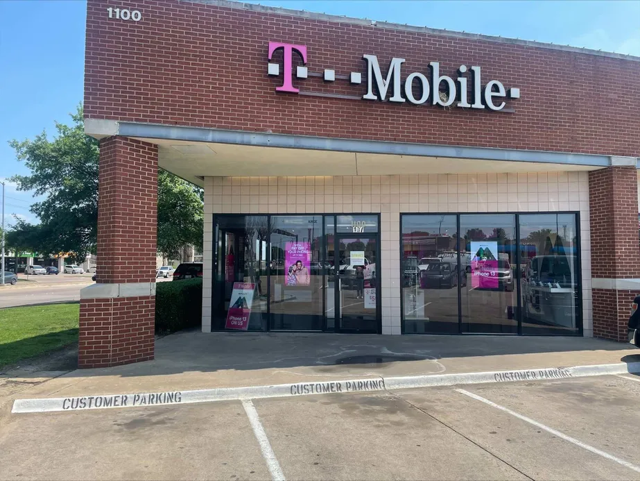 Exterior photo of T-Mobile Store at Town East & Galloway, Mesquite, TX