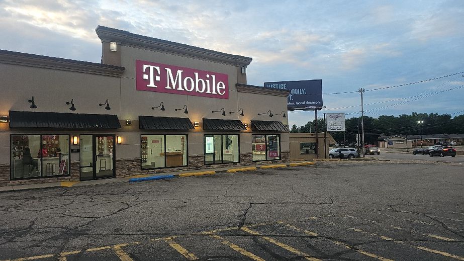 Exterior photo of T-Mobile Store at Clyde Park Ave SW & 28th St SW, Wyoming, MI