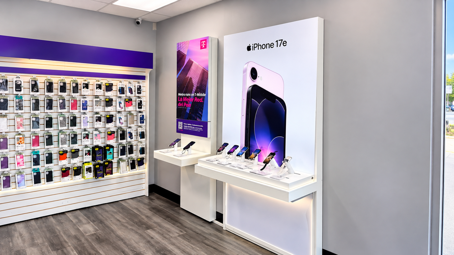Metro by T-Mobile 6883 Fountains Blvd - 6883 Fountains Blvd