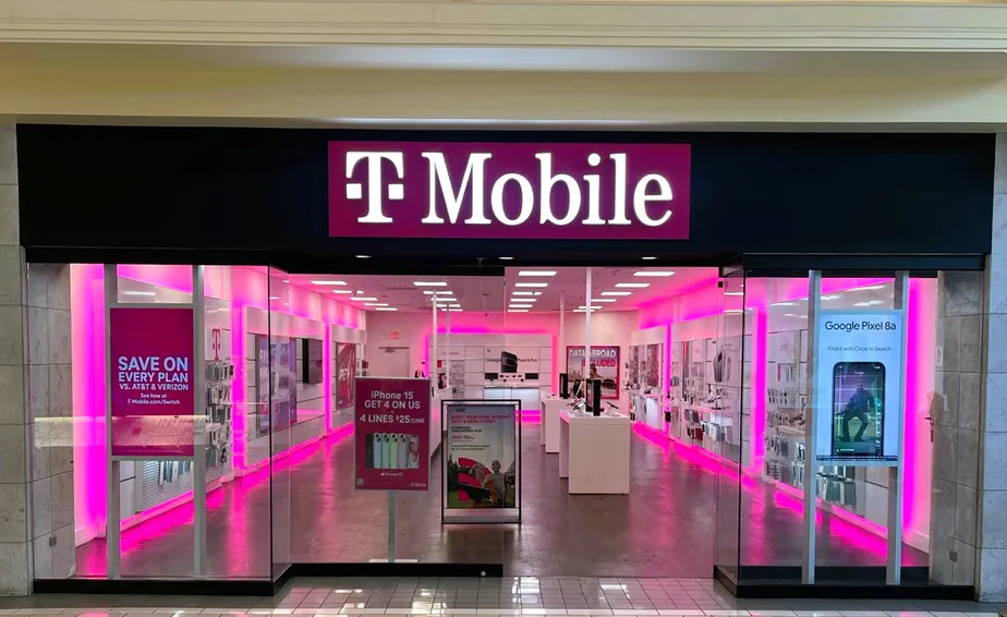  Exterior photo of T-Mobile Store at Concord Mall, Wilmington, DE 