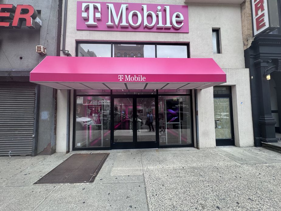 Exterior photo of T-Mobile Store at Court & Livingston, Brooklyn, NY