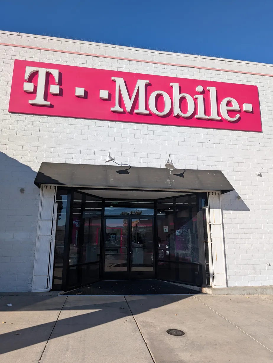  Exterior photo of T-Mobile Store at Palmdale & 20th St, Palmdale, CA 