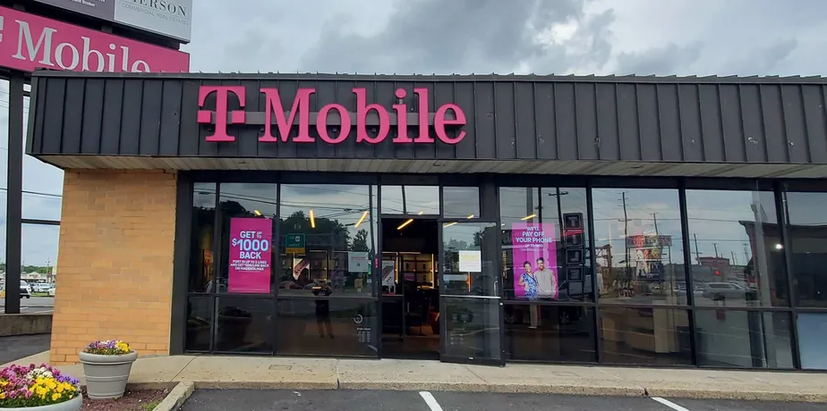 Exterior photo of T-Mobile Store at Totowa & Rt46, Totowa, NJ
