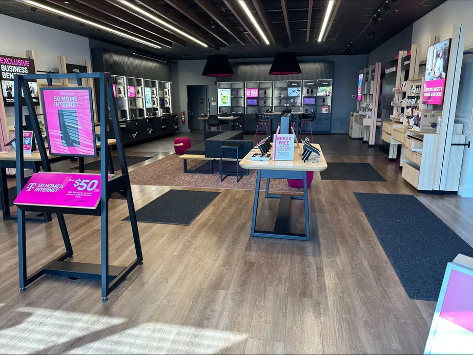 Foto del interior de la tienda T-Mobile en Dickson City on Commerce Blvd, Dickson City, PA
