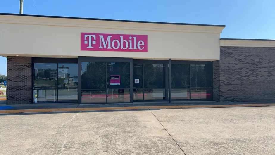  Exterior photo of T-Mobile Store at Frontage Rd & Mundy Mill Rd, Gainesville, GA 
