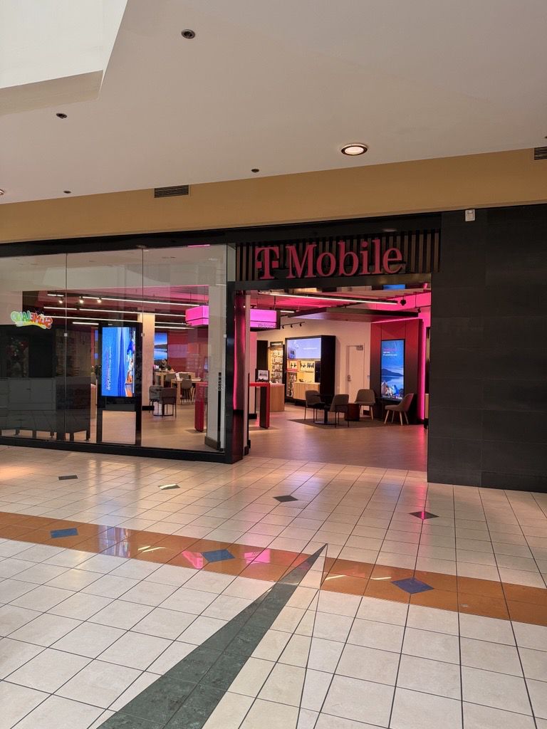  Exterior photo of T-Mobile Store at Willow Grove Park, Willow Grove, PA 