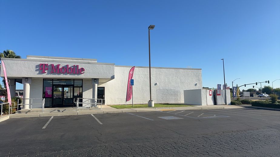 Exterior photo of T-Mobile Store at E Hammer Ln and Montauban Ave, Stockton, CA