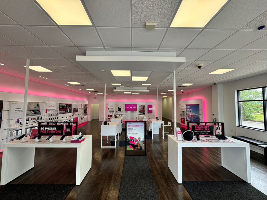 Interior photo of T-Mobile Store at Rt 27 & Tillman, Ft Wayne, IN