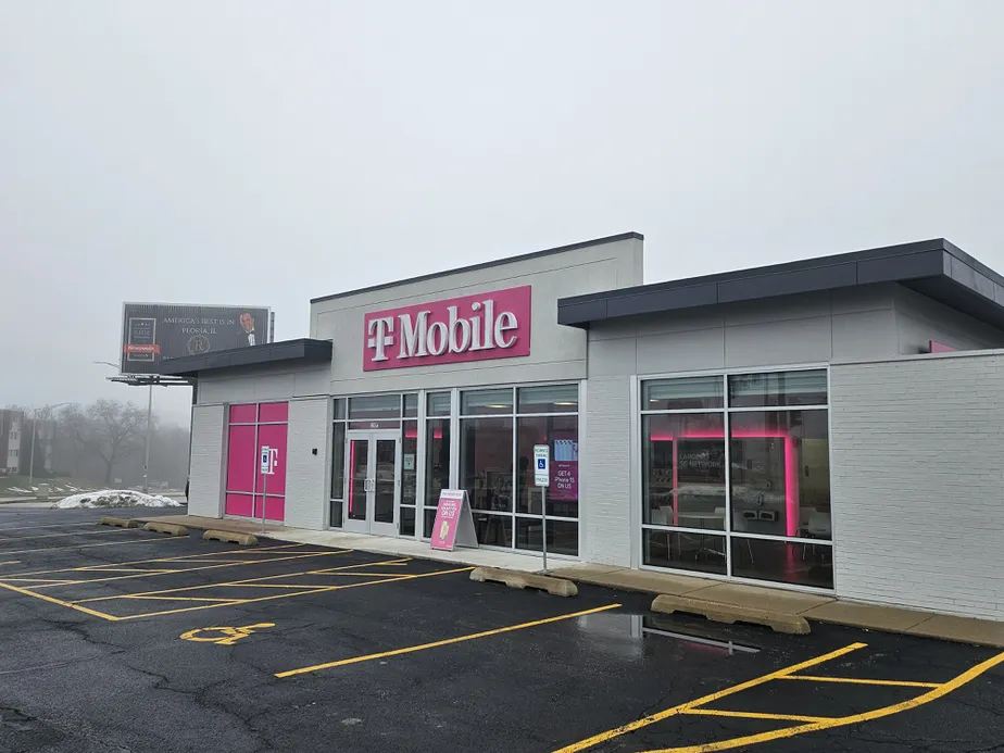 Foto del exterior de la tienda T-Mobile en Glen & University, Peoria, IL