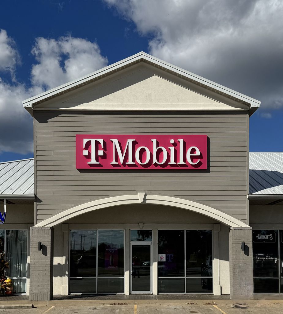 Exterior photo of T-Mobile Store at SW 14th St, Bentonville, AR