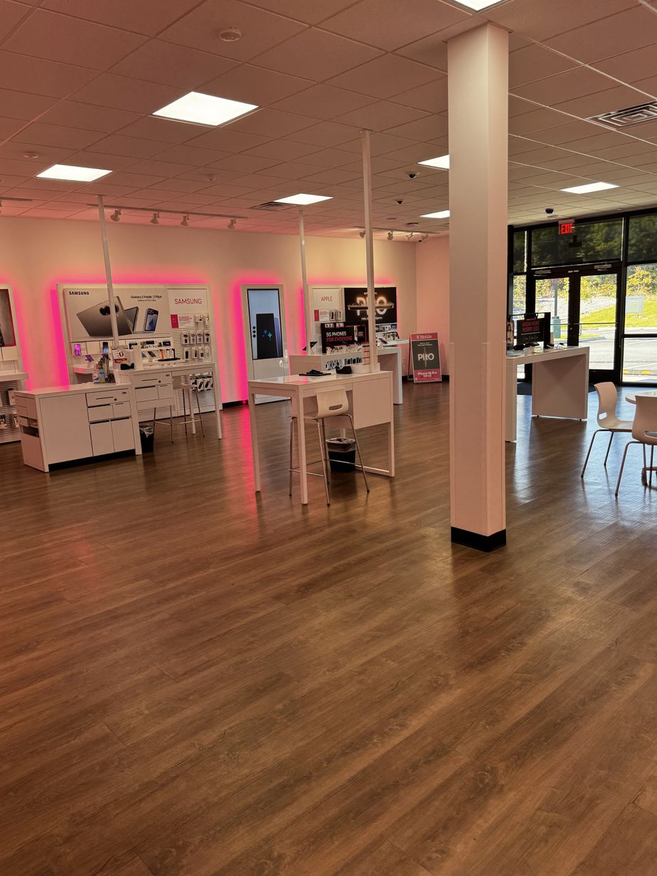 Interior photo of T-Mobile Store at Germanna Hwy & Twin Dr, Locust Grove, VA