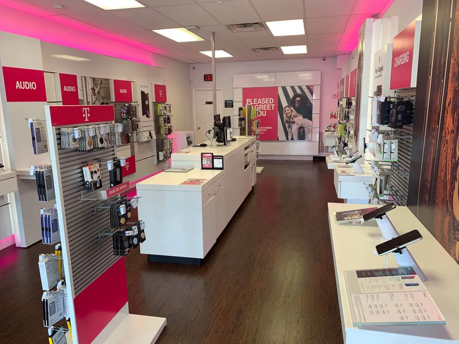 Interior photo of T-Mobile Store at US-441 & 32nd CT, Okeechobee, FL