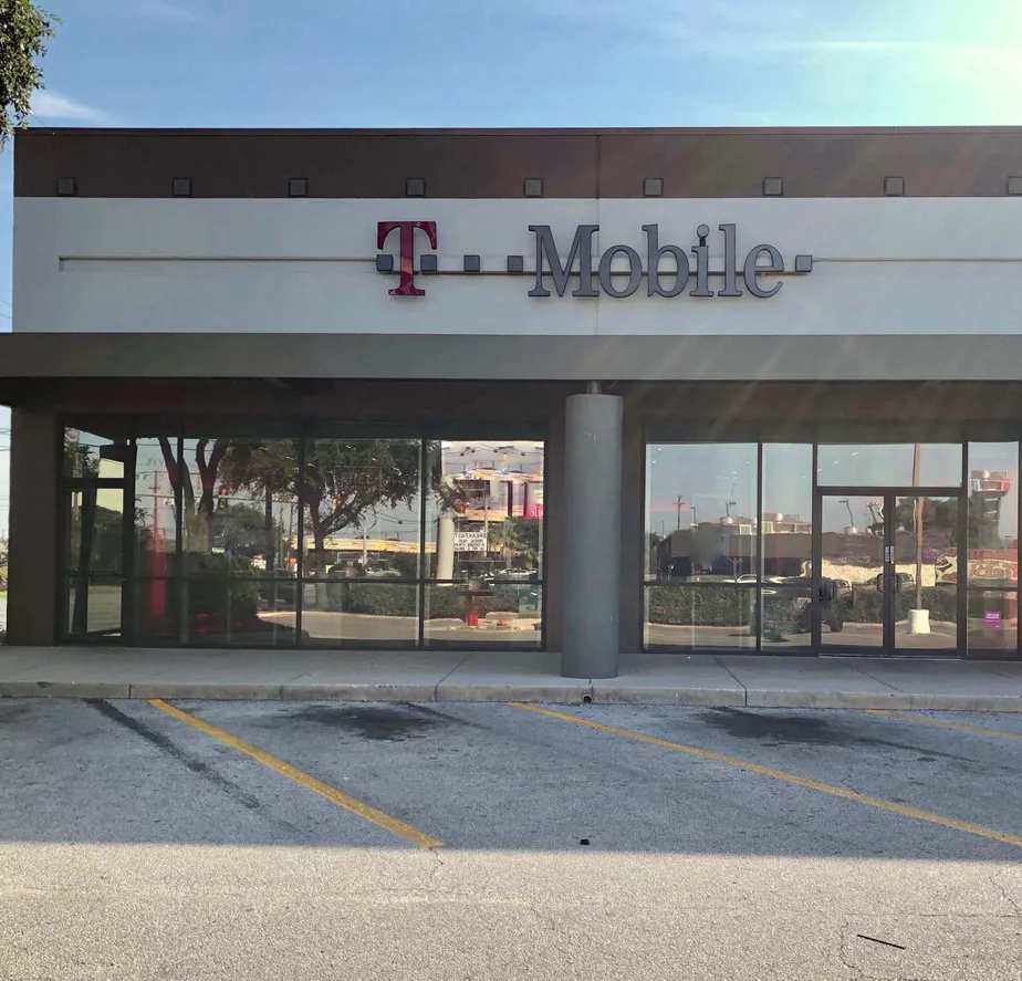 Exterior photo of T-Mobile store at Ih-10 & De Zavala, San Antonio, TX