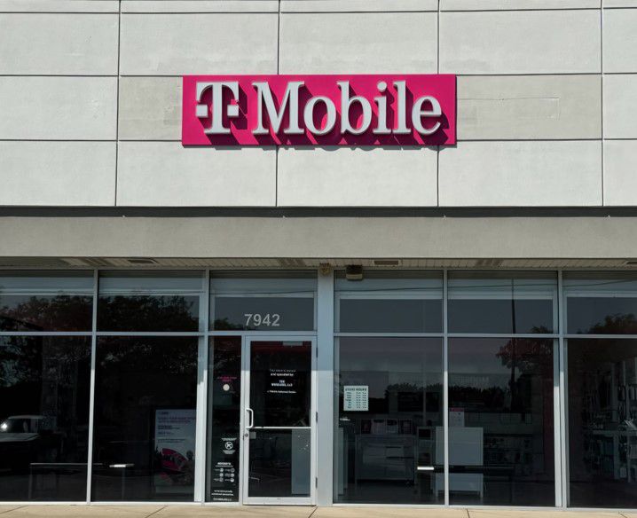 Exterior photo of T-Mobile Store at Calumet Ave & Broadmoor Ave, Munster, IN