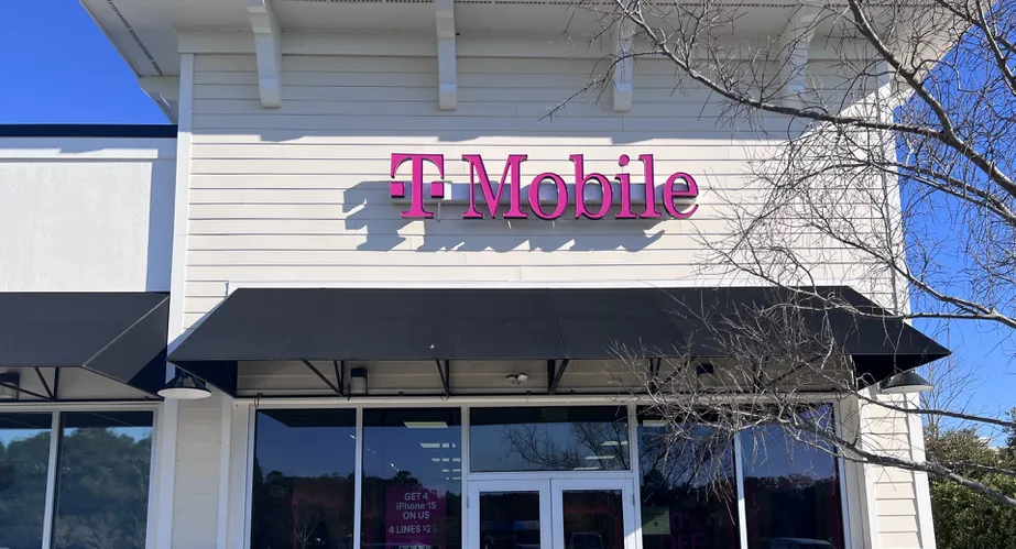 Exterior photo of T-Mobile Store at Sea Island Pkwy & Airport Cir, Beaufort, SC