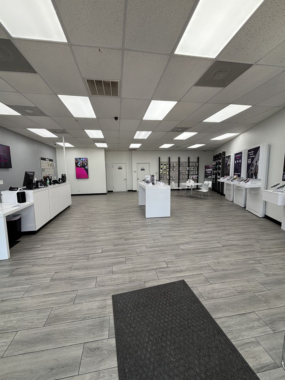 Metro by T-Mobile 1671 Main St - 1671 Main St 
