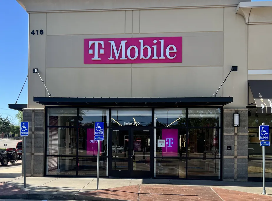 Exterior photo of T-Mobile Store at Hwy 67 & Pleasant Run, Cedar Hill, TX