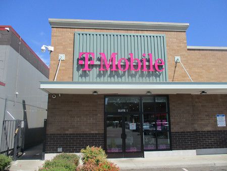 Exterior photo of T-Mobile Store at Lake City Way NE & NE 125th, Seattle, WA