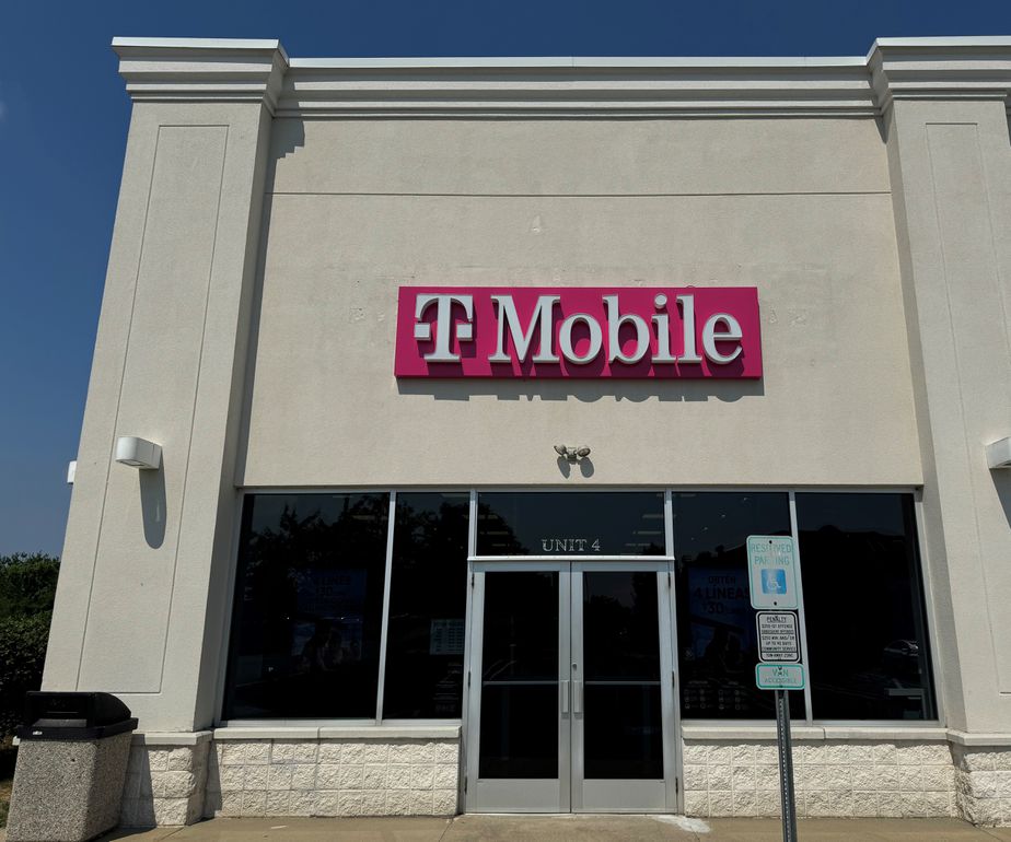 Exterior photo of T-Mobile Store at Hainesport - Crossroads Plaza, Hainesport, NJ