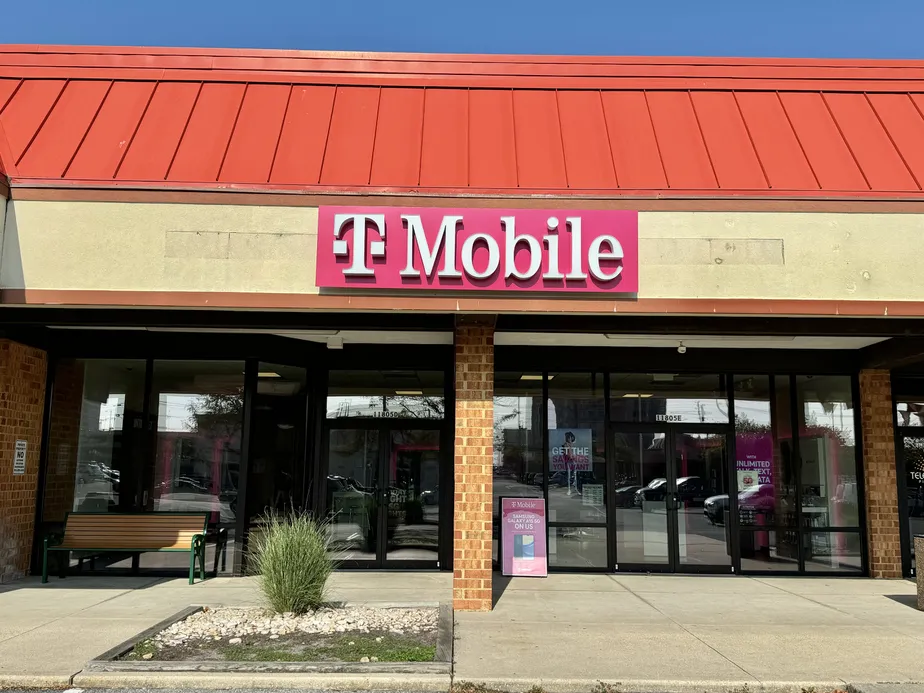  Exterior photo of T-Mobile Store at Coastal Hwy & Edward Taylor Rd, Ocean City, MD 