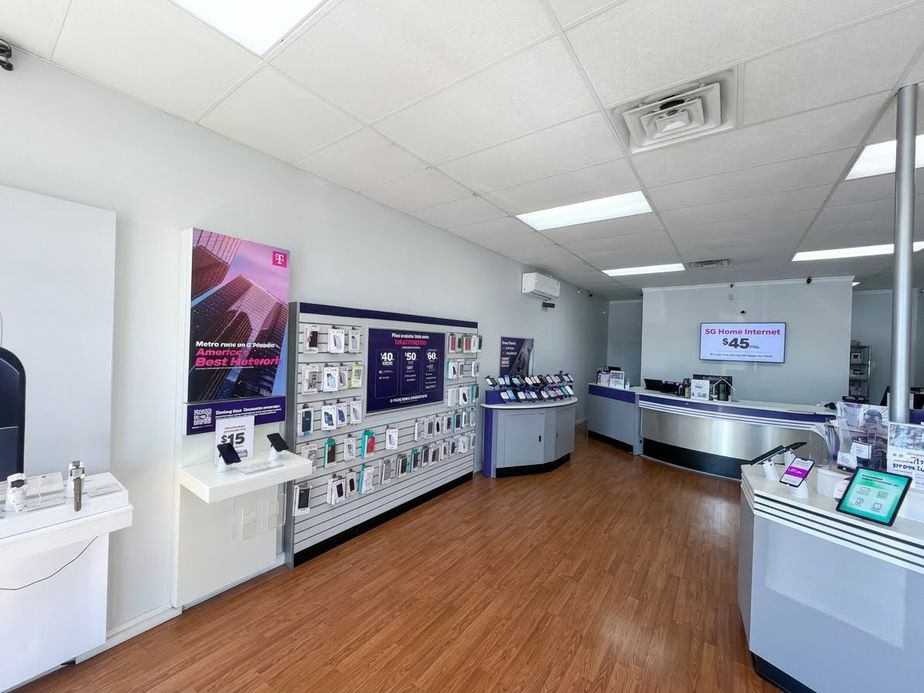 Metro by T-Mobile 2628 Watson Blvd - 2628 Watson Blvd 