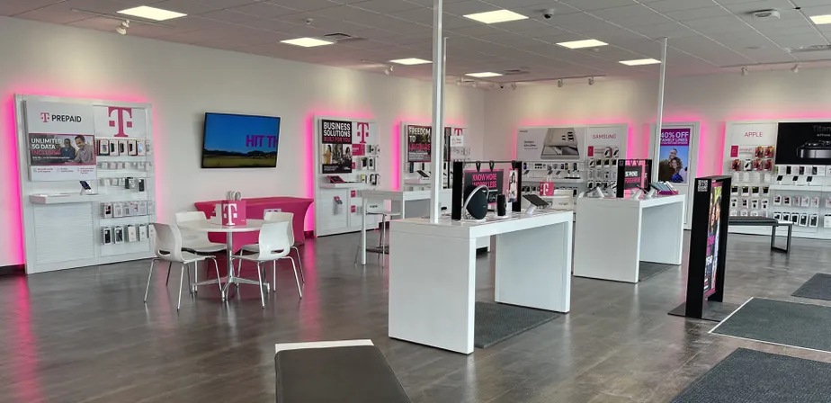  Interior photo of T-Mobile Store at N Baltimore St & Hwy 6, Kirksville, MO 