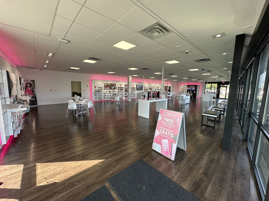 Interior photo of T-Mobile Store at Sunrise Hwy & Redmond Ave, Bay Shore, NY