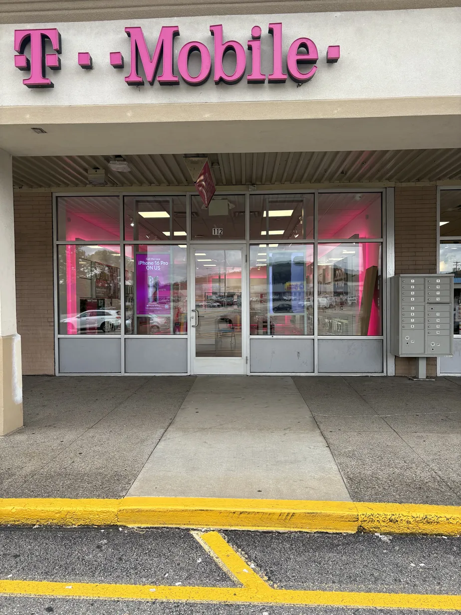  Exterior photo of T-Mobile Store at Walnut St & Long Run Rd, Mckeesport, PA 