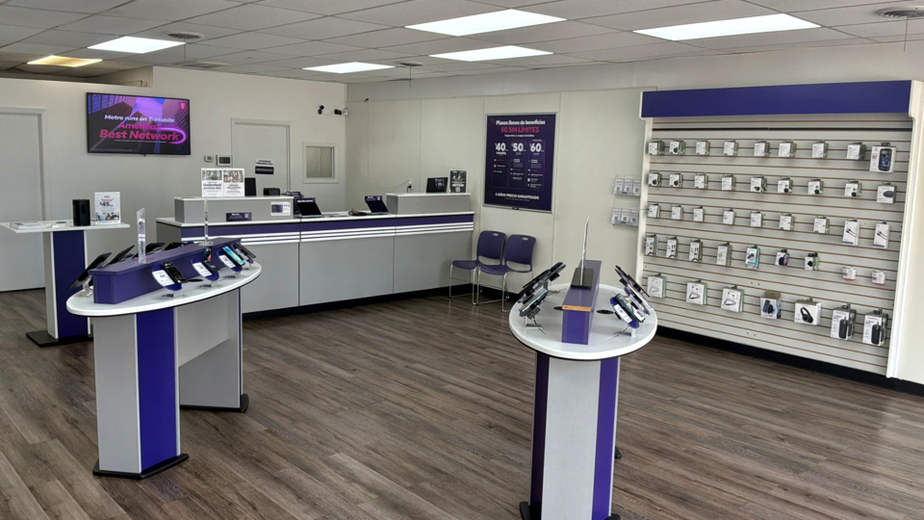 Metro by T-Mobile 6700 Brentwood Stair Rd - 6700 Brentwood Stair Rd 