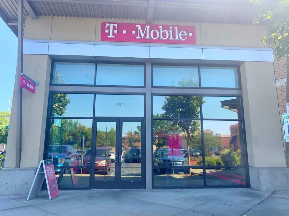Exterior photo of T-Mobile store at 4th & James Street, Kent, WA