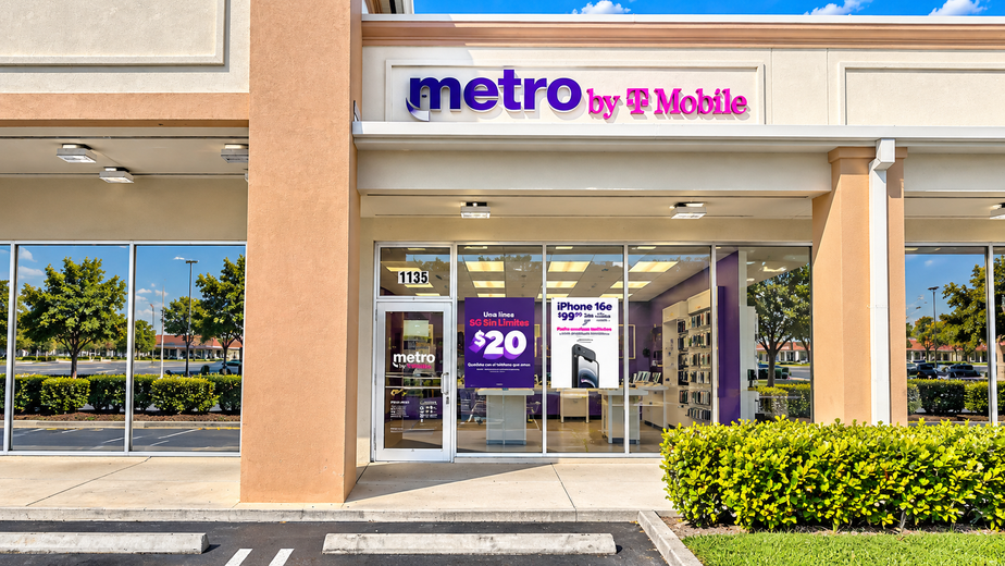 Metro by T-Mobile 1135 W 68th St - 1135 W 68th St 