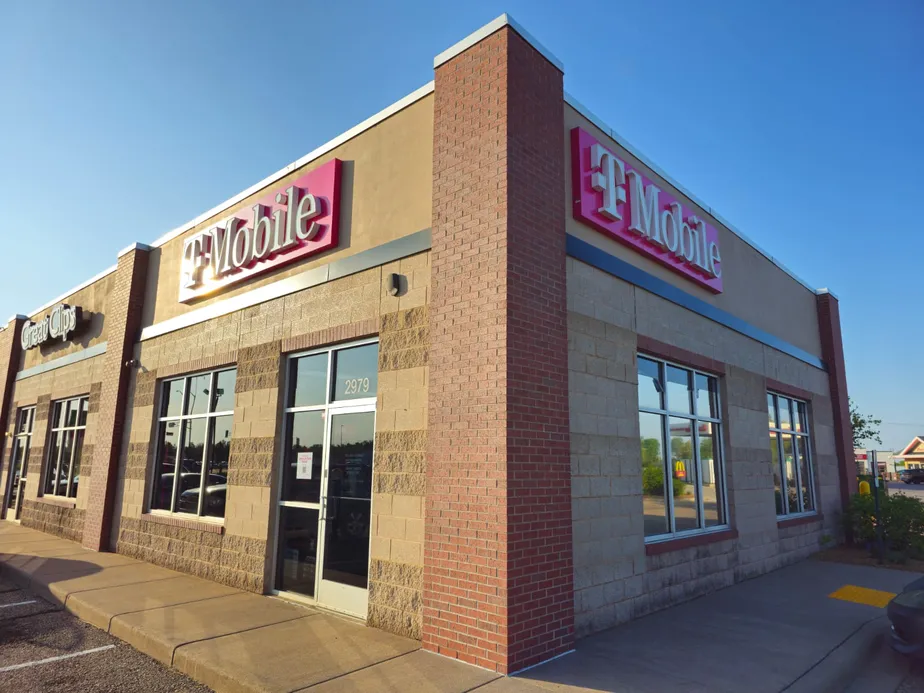  Exterior photo of T-Mobile Store at Commercial Blvd & 30th Ave, Lake Hallie, WI 
