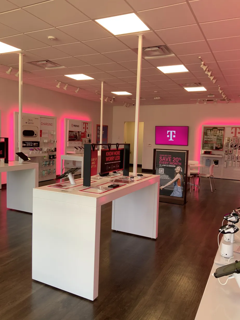  Interior photo of T-Mobile Store at Hwy 16 & Versailles Ave, Denham Springs, LA 