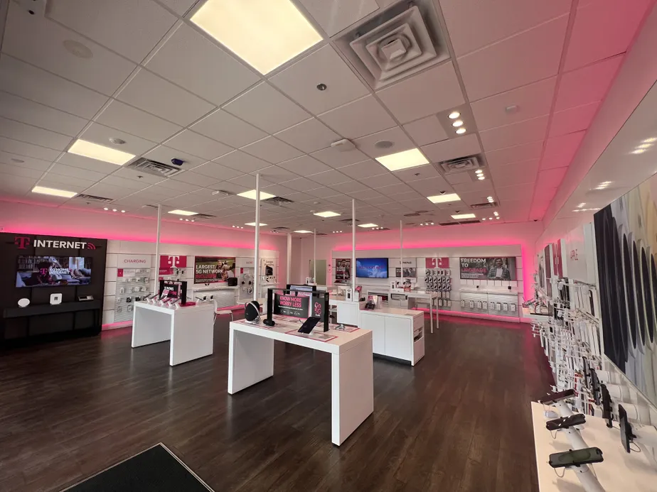  Interior photo of T-Mobile Store at Yuma Palms Center, Yuma, AZ 