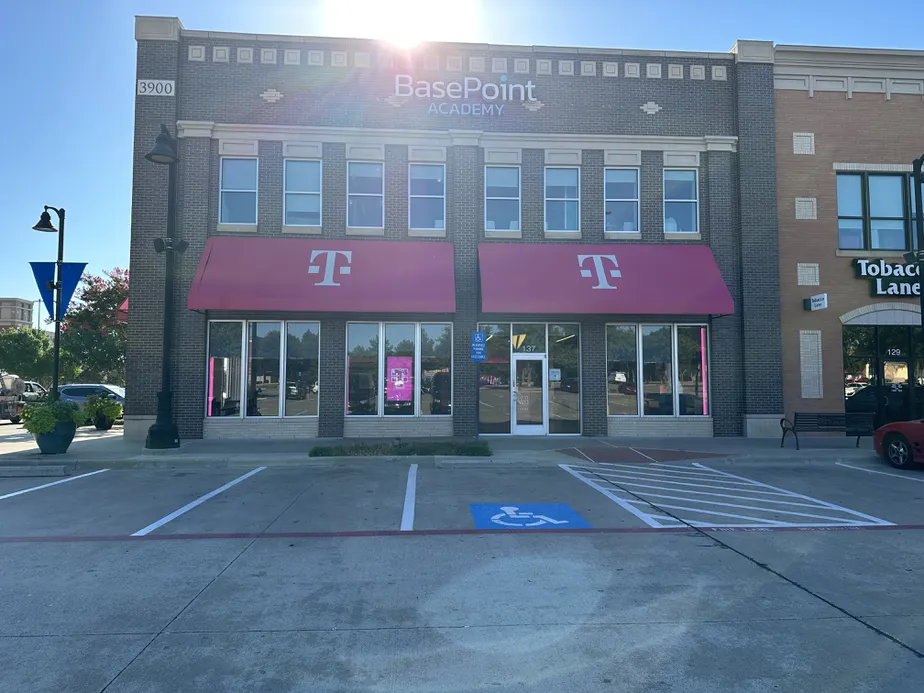  Exterior photo of T-Mobile Store at Arlington Highlands, Arlington, TX 