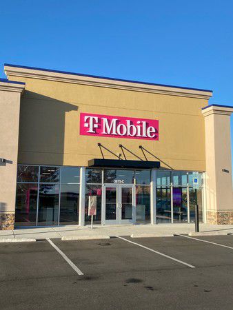 Exterior photo of T-Mobile Store at Halstead Blvd & Tanglewood Pkwy, Elizabeth City, NC