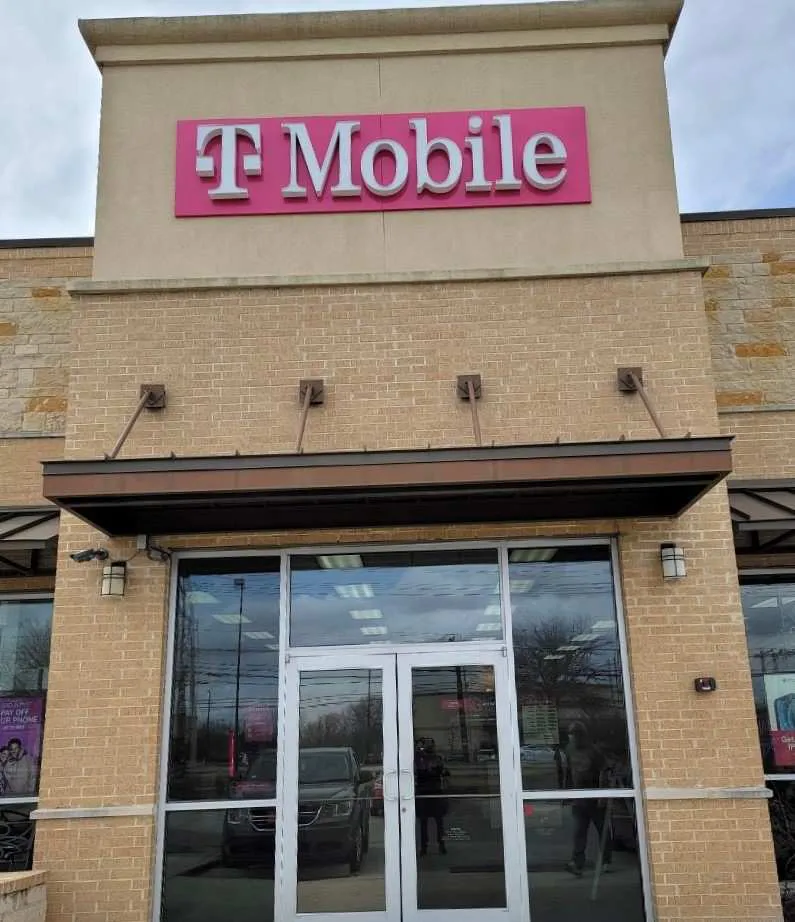 Exterior photo of T-Mobile store at Fm 685 & E Pflugerville Pkwy, Pflugerville, TX