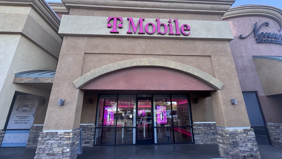 Exterior photo of T-Mobile Store at Murrieta Hot Springs & Hancock, Murrieta, CA